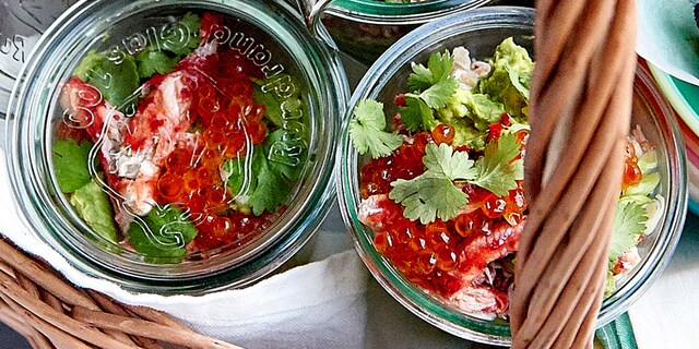 Avocat au crabe et aux œufs de saumon