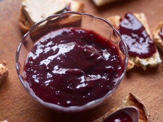 Toastjes met foie gras en pruimencoulis