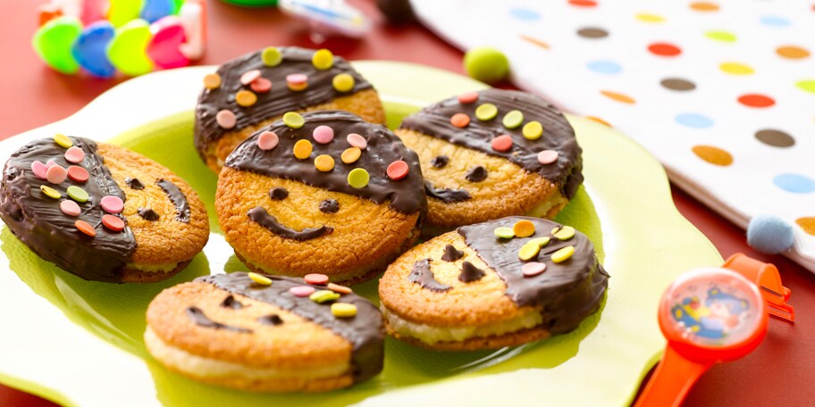 Biscuits fourrés à la pâte d'amande