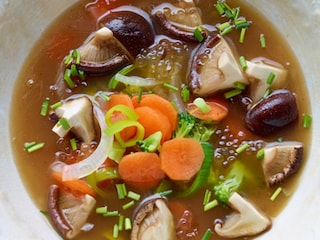 Potage aux légumes et shiitakés