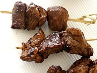 Teriyaki rundbrochetten en koolsla met passievrucht
