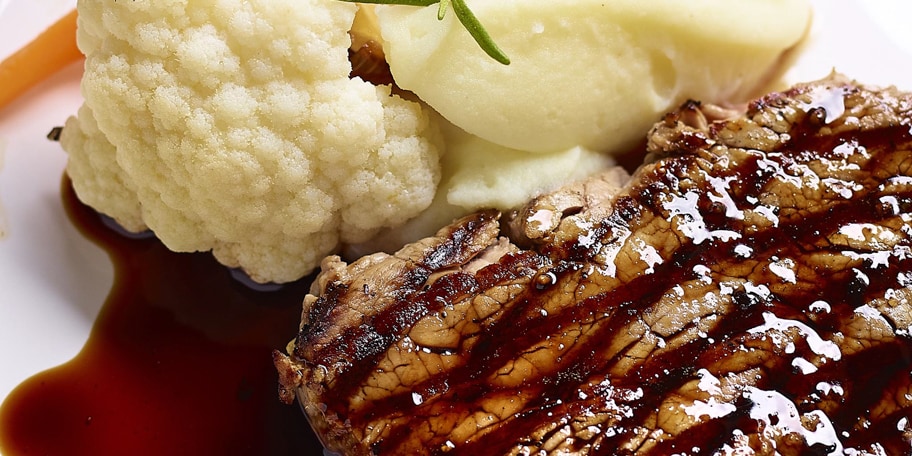 Filet pur met karnemelkpuree, jonge groentjes en truffelsnippers