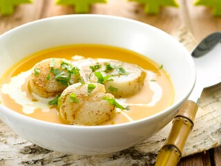 Veloutésoepje van zoete aardappel met sint-jakobsvruchten