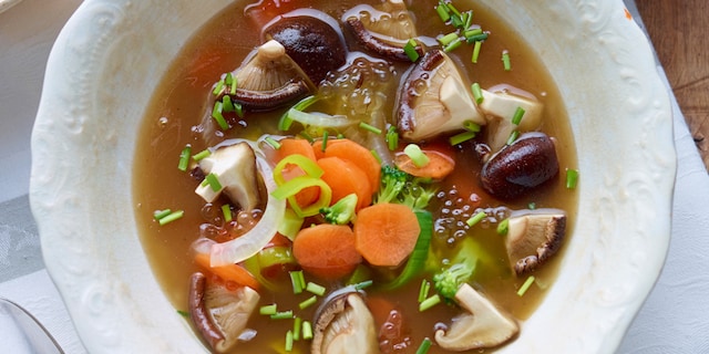 Potage aux légumes et shiitakés