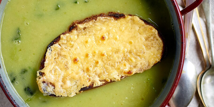 Soep van groene kool Averbodetoast met kaas