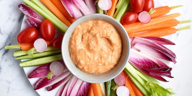 Hummus van kikkererwten en gekonfijte tomaten