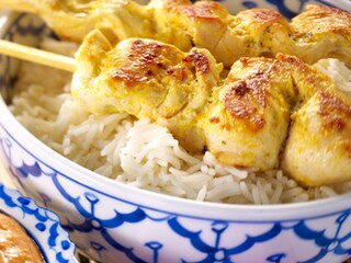 Kippenbrochettes met satésaus