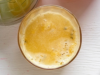 Jus de pomme, mangue et fruit de la passion