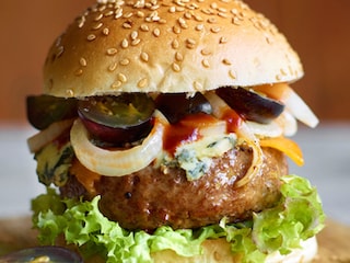 Hamburger: De Angus beef / stilton saus met whisky