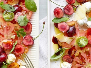 Salade de tomates, mozzarella et cerises