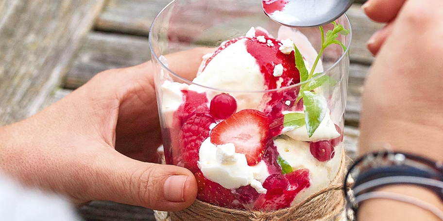 Snelle vacherin in een glaasje