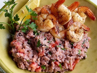 Risotto au riz violet, crème de coco et scampis