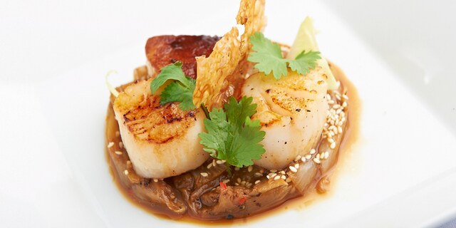 Sint-jakobsvruchten, foie gras, gekonfijt witloof, teriyaki, gember, citroengras
