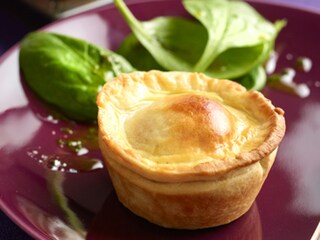 Pasteitjes met baba ganoush en rode paprika