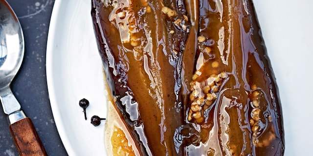 Gekonfijte aubergines met vanille, gember, kaneel en staartpeper