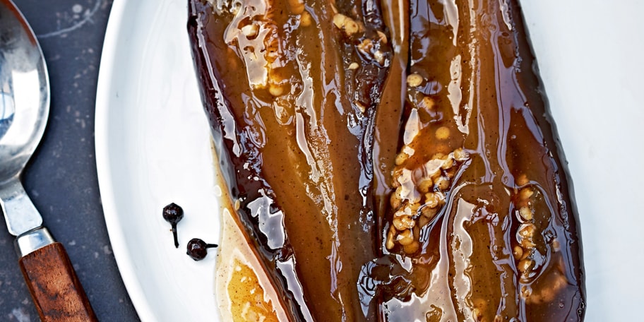 Gekonfijte aubergines met vanille, gember, kaneel en staartpeper