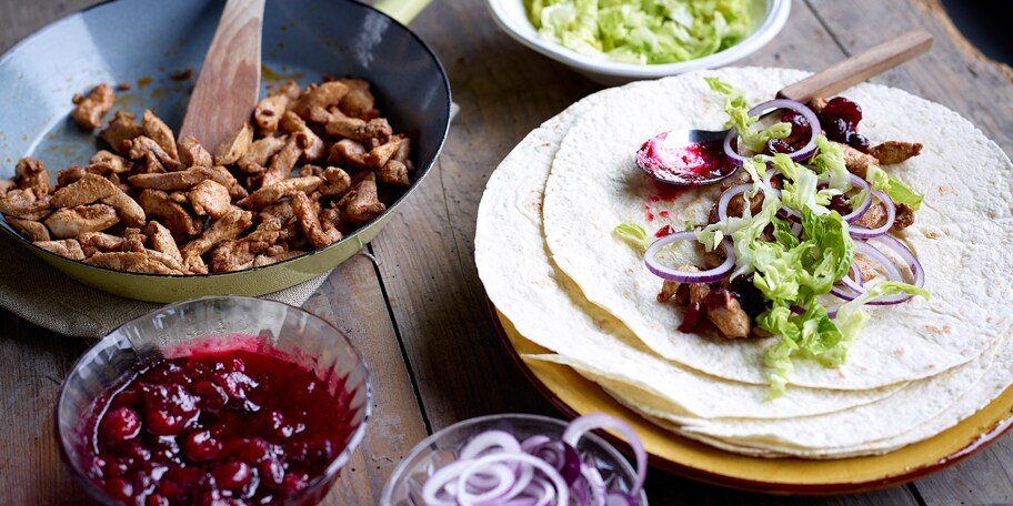 Wrap au gibier de saison, airelles et salade little gem