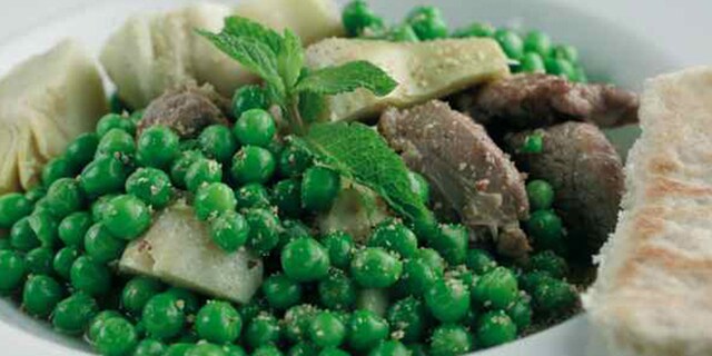 Tajine van kalfsvlees met artisjokken en erwten