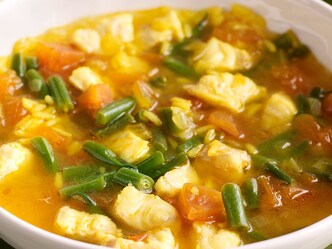 Soupe-repas au poisson et au riz thaï
