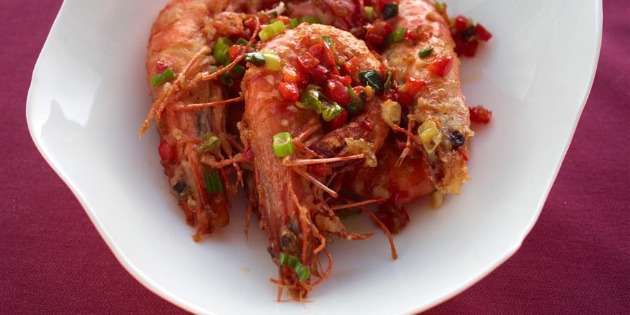 Gambas croustillantes poivre et sel et spaghetti de poireau