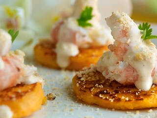Blinis de patate douce aux langoustines
