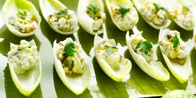 Navettes de chicons au chèvre, miel et mendiants