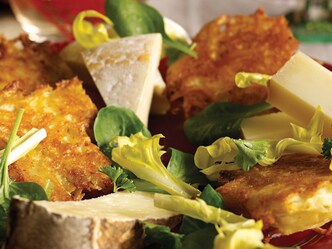 Salade aux matafans et fromages savoyards