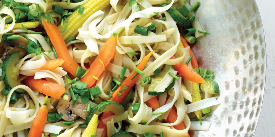 Wok de mini légumes aux nouilles