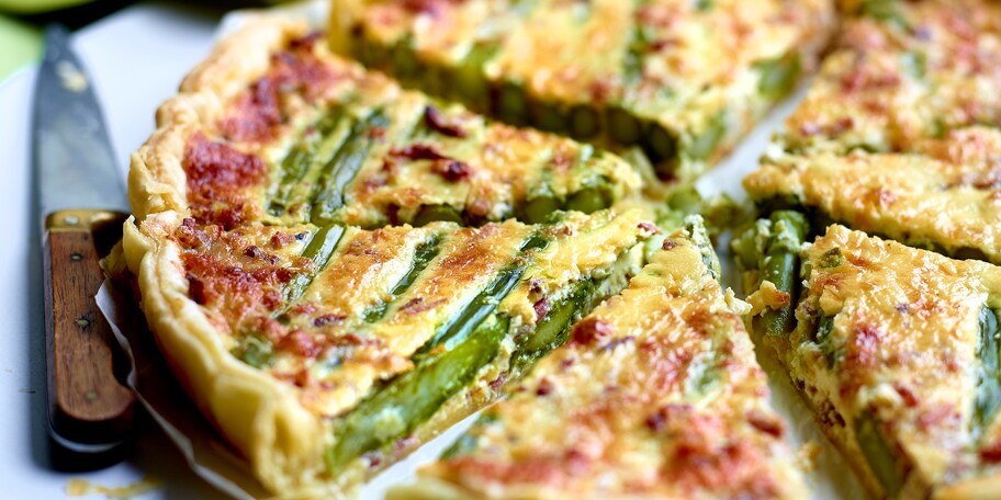 Quiche met groene asperges en rauwe ham
