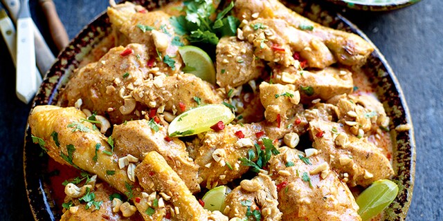 Étuvée orientale de poulet au yaourt, citron vert et curry rouge