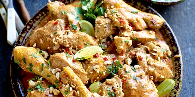 Étuvée orientale de poulet au yaourt, citron vert et curry rouge
