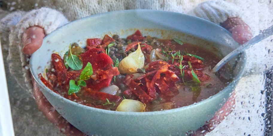 Linzensoep met groenten en chorizo