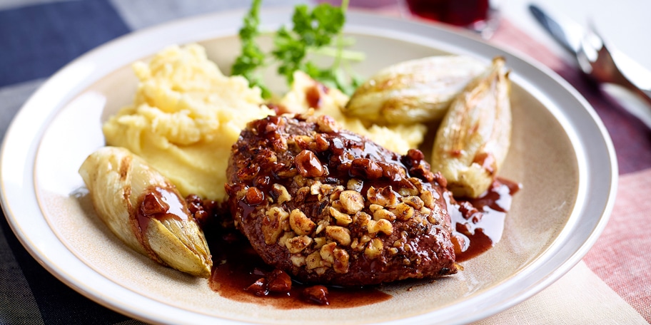 Steaks de biche panés aux noix