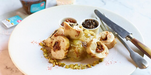 Filets de poulet farcis avec tapenade d’olives noires et de tomates séchées au soleil