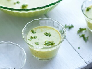 Gazpacho van courgettes met basilicum