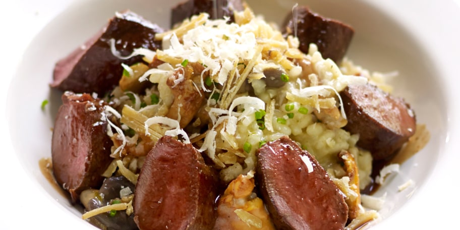 Filet de râble de lièvre poêlé au risotto de champignons des bois