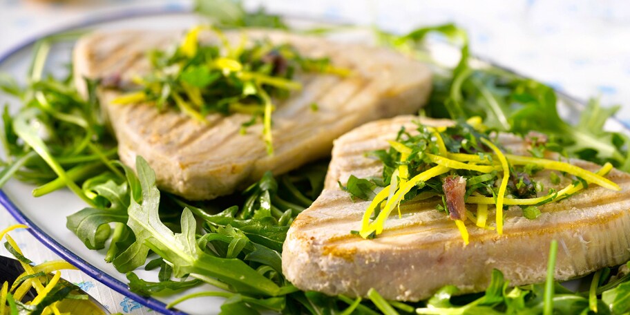Gegrilde tonijn en gremolata met ansjovis