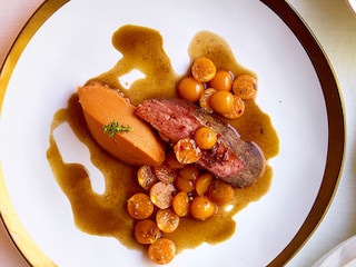 Canard rôti, purée de patates douces et relish de physalis