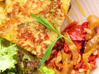 Tortilla met sluimererwten en tapenade