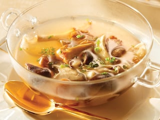 Consommé de champignons des bois