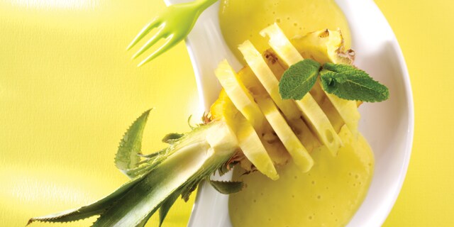 Smoothie van ananas, mango en yoghurt