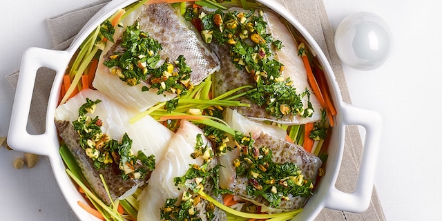 Kabeljauwhaasje met peterseliepesto en gedroogde vruchten