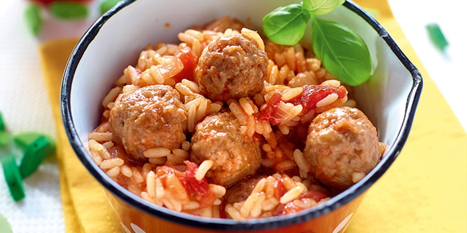 Riz aux boulettes et aux tomates