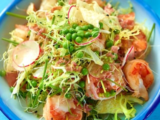 Salade de scampis assaisonnée de vinaigrette à la pancetta