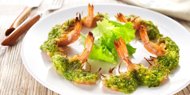 Gegrilde garnalen met pesto van notensla