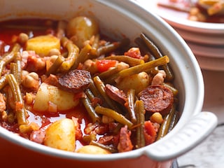 Stoofpotje van kikkererwten en sperziebonen met chorizo