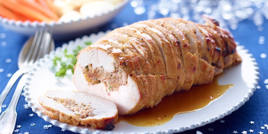 Rôti de dinde farci, sauce au sirop d’érable et à l’orange