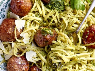 Lamsballetjes met pasta pesto