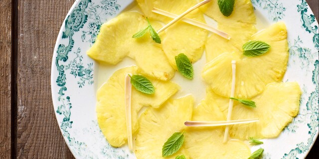 Carpaccio van ananas met citroengras