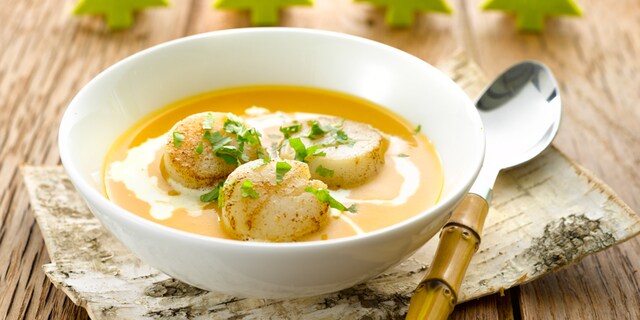 Veloutésoepje van zoete aardappel met sint-jakobsvruchten